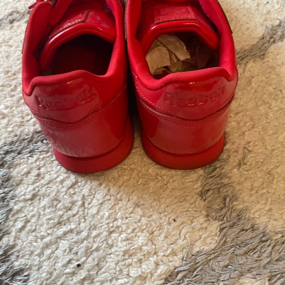 Reebox red pat and leather limited edition GS size 4 1/2 only wore once - Picture 3 of 4